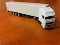 Model Volvo FH12 se skříňovým návěsem